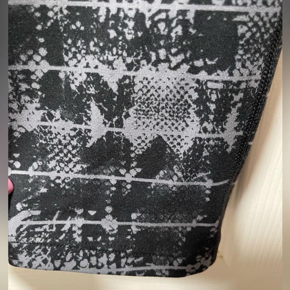 NIKE Cropped Epic Viper Print Black Gray Running Tights Size Medium - Picture 8 of 13